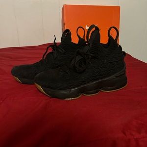 Size 6 LeBron 15